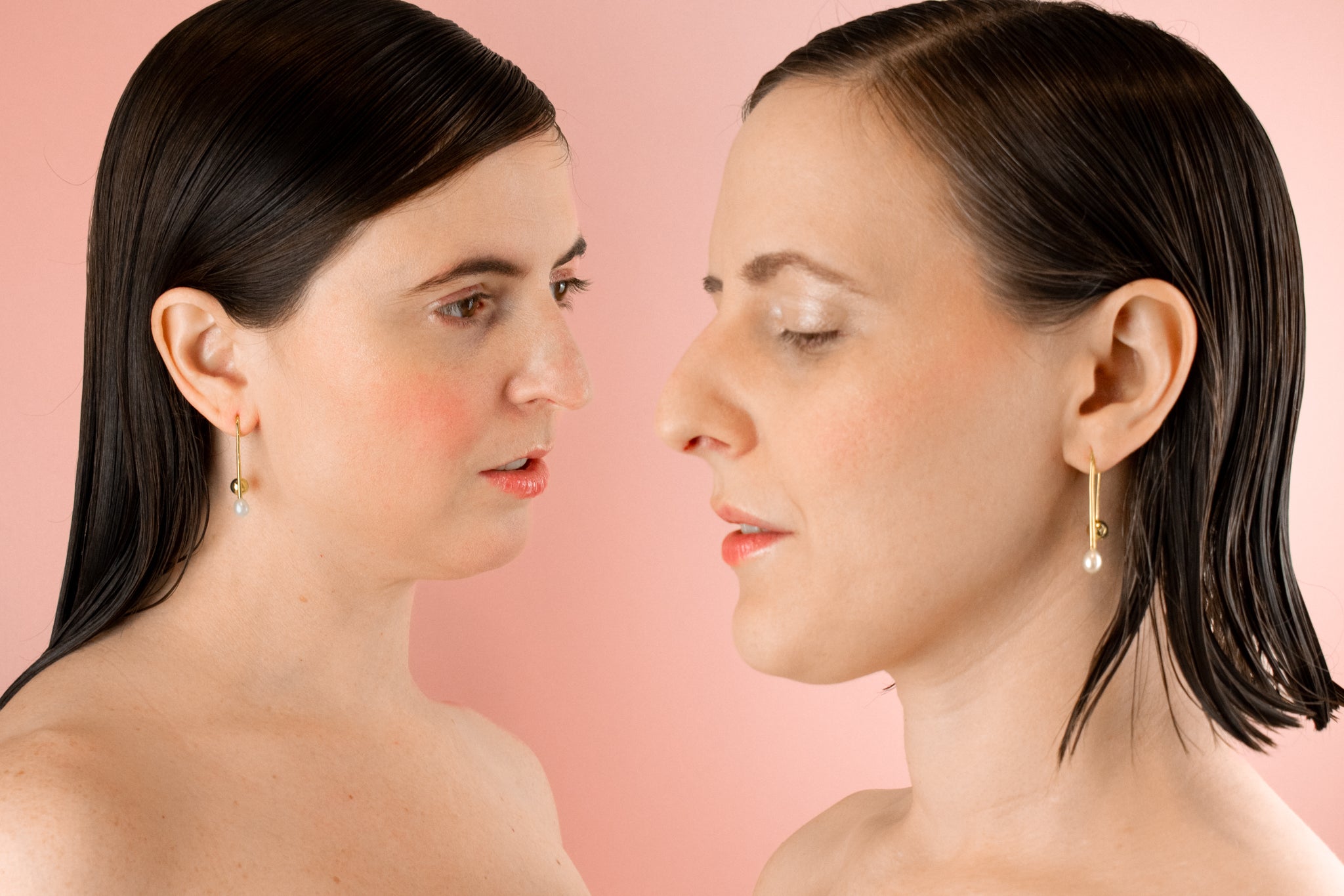 girls wearing matching structured delicate gold threader earrings adorned with minimal baroque freshwater pearl and gold screw ball closure