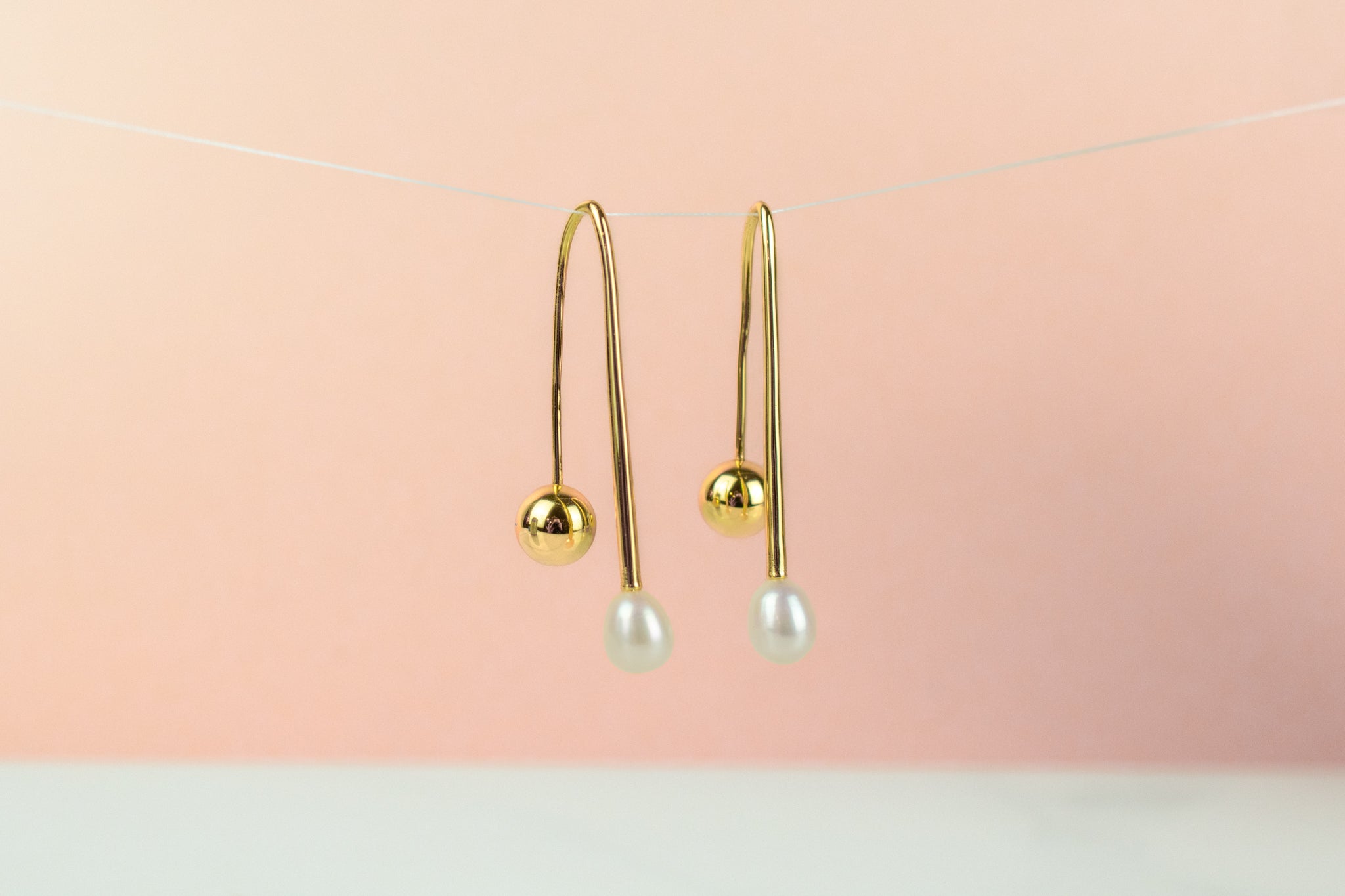 simple modern structured gold wire drop earrings with freshwater iridescent pearl