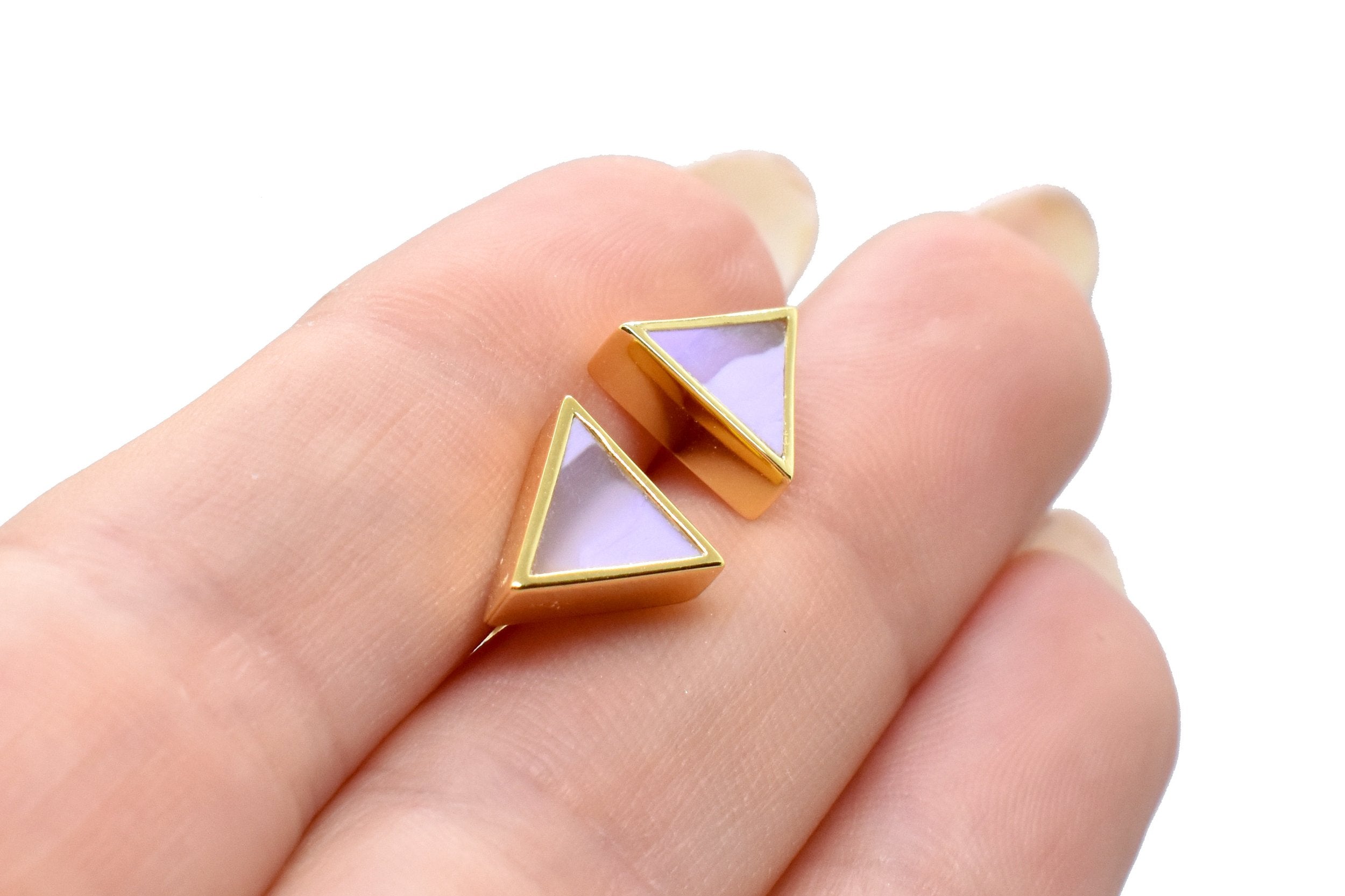 hands holding a pair of marbled amethyst clay and gold plated brass geo stud triangle earrings