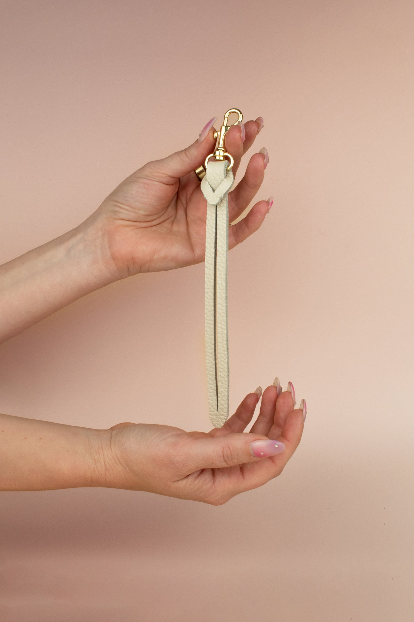 White leather wristlet outlet