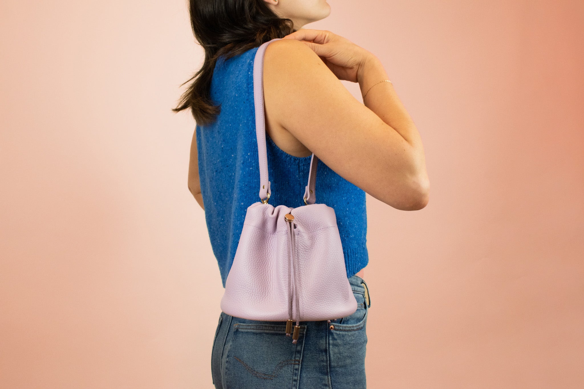 model carrying scrunchy top leather boho bucket bag in lilac