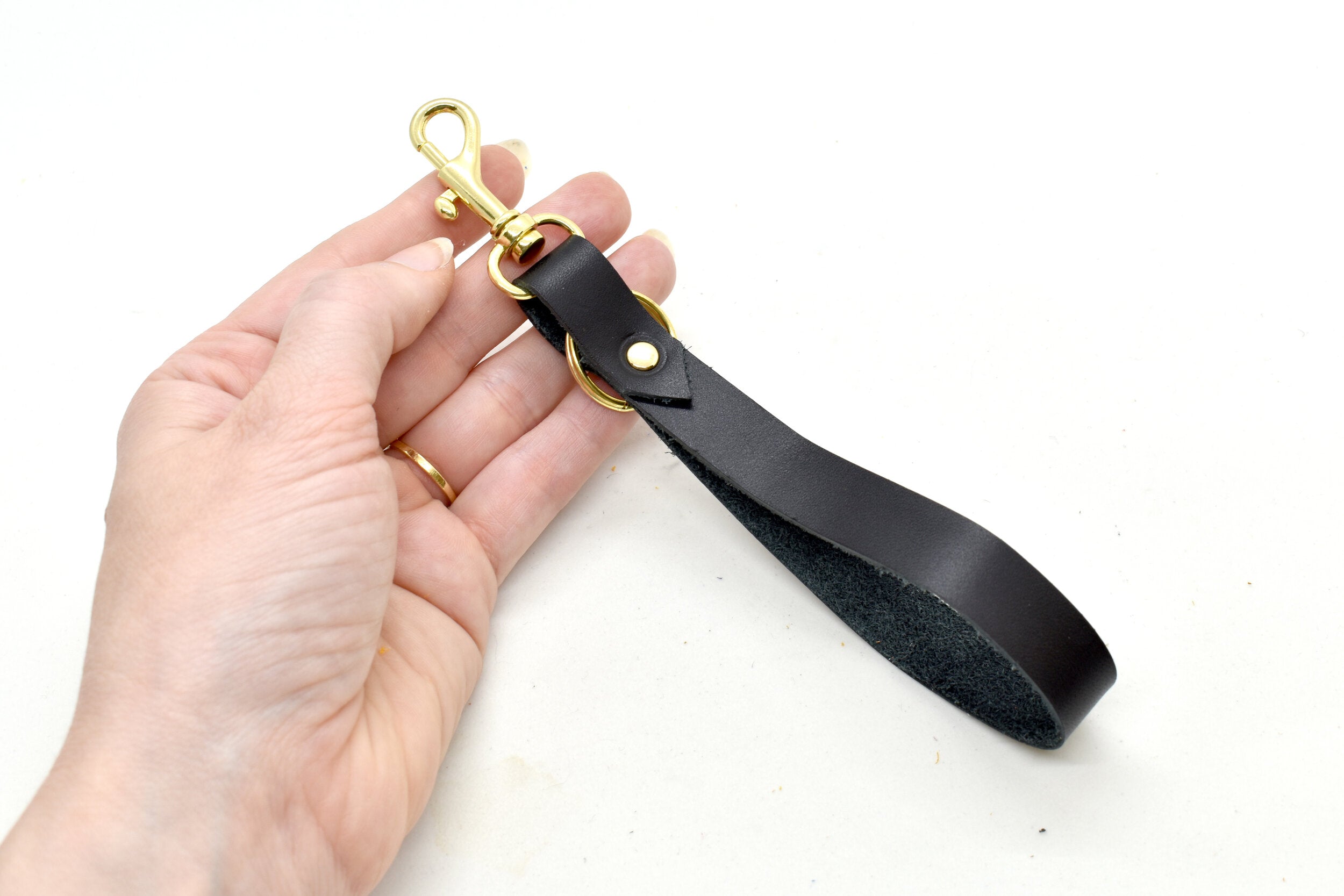 key chain loop in saddle black leather with gold key ring and gold clasp.
