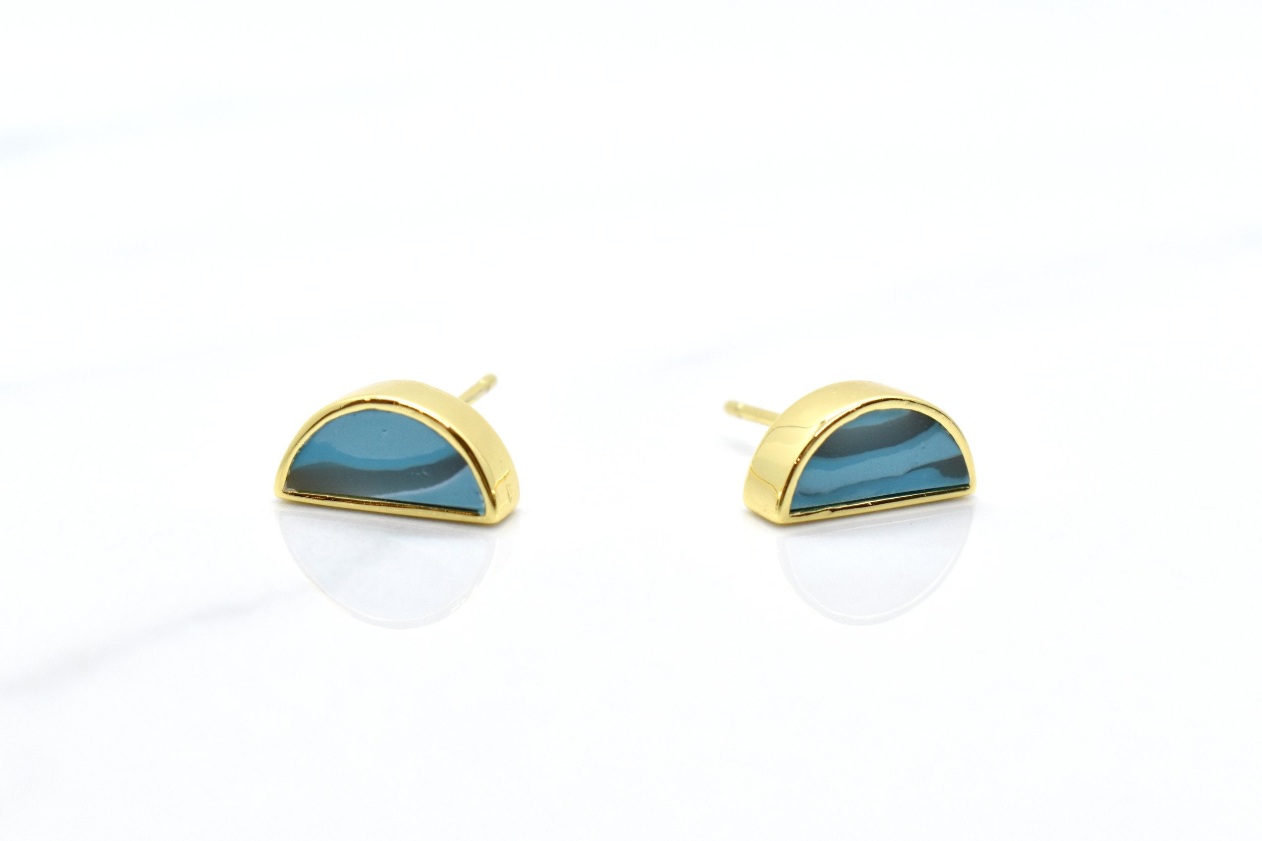 gold triangle stud earring set in aquamarine gemstone clay shown from the front