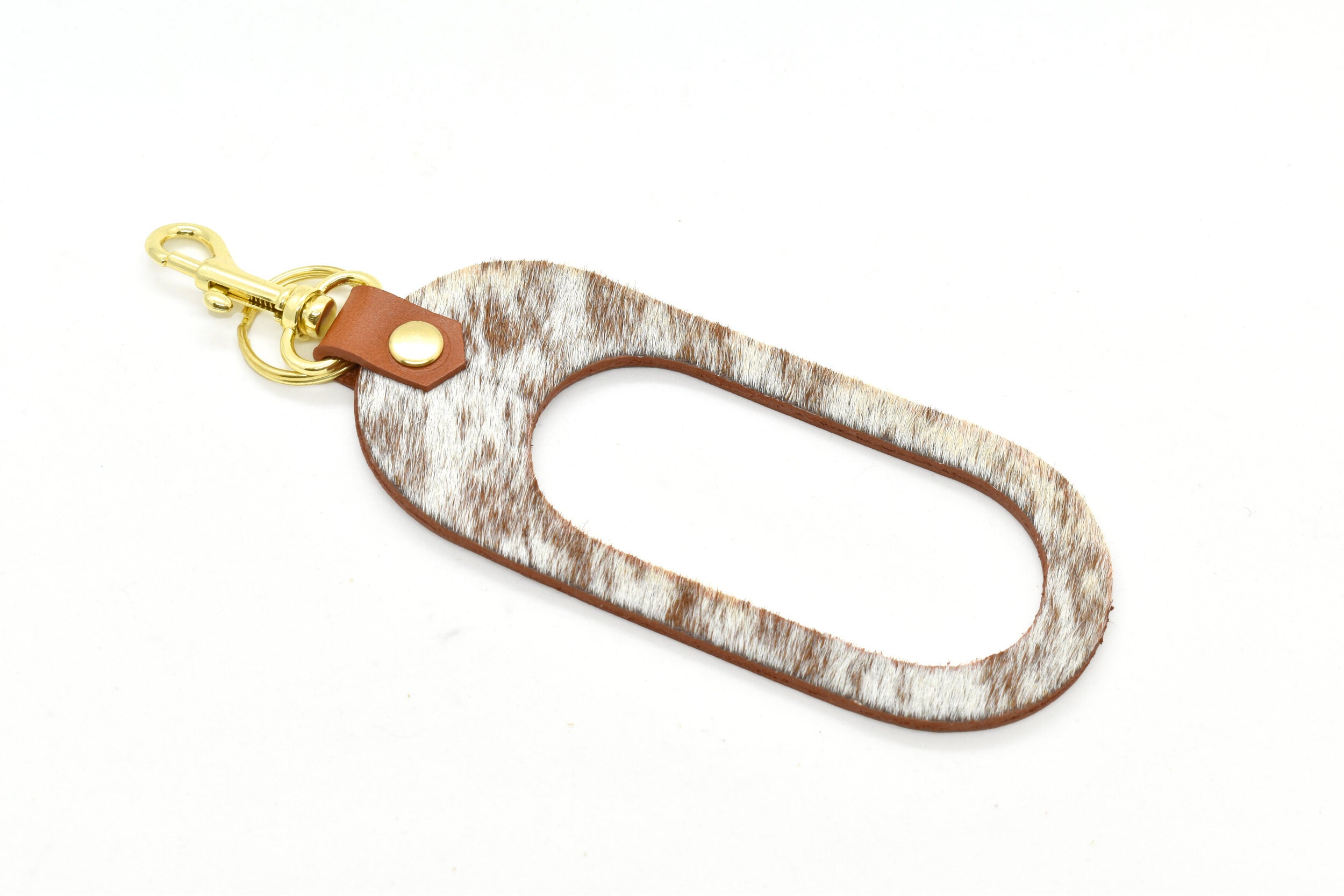 chestnut speckle hair on hide side dual color keyhole cutout leather keychain in chestnut and hair-on-hide