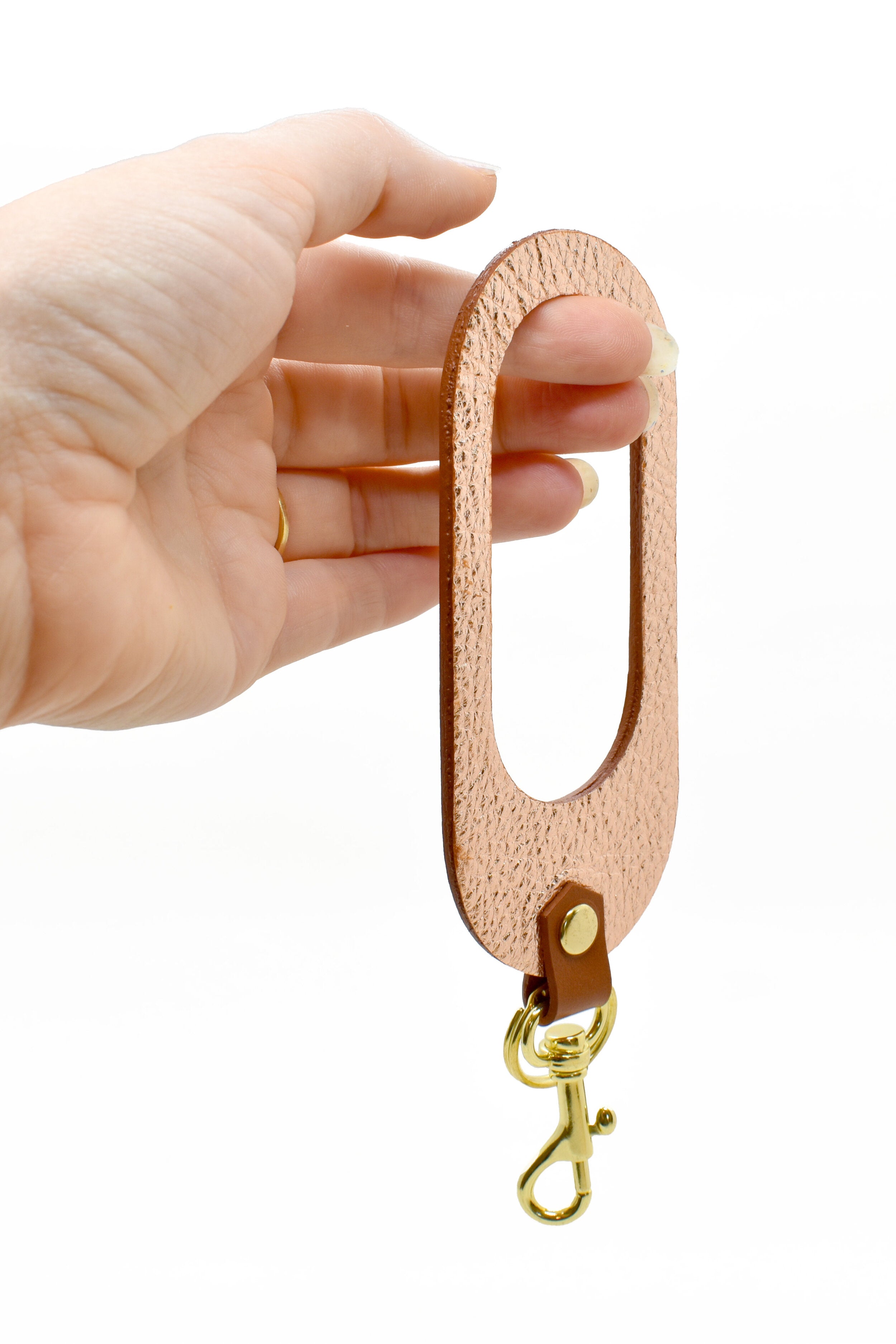 dual-sided leather multicolor keychain in chestnut saddle leather and shiny rose gold metallic leather